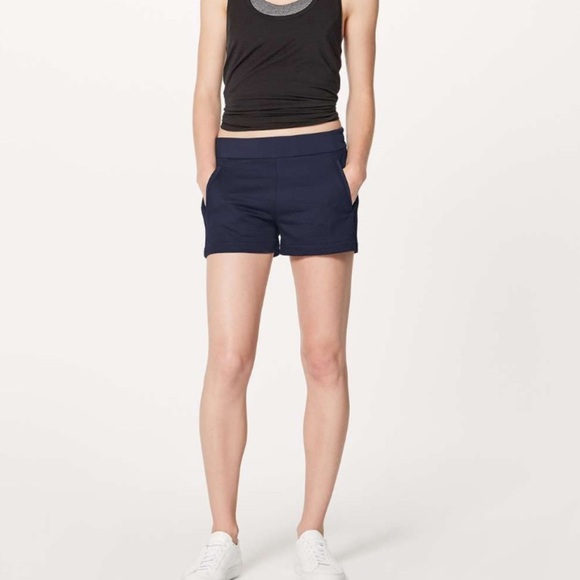 Lululemon Pack Light Shorts (2.5") Midnight Navy - Picture 2 of 13